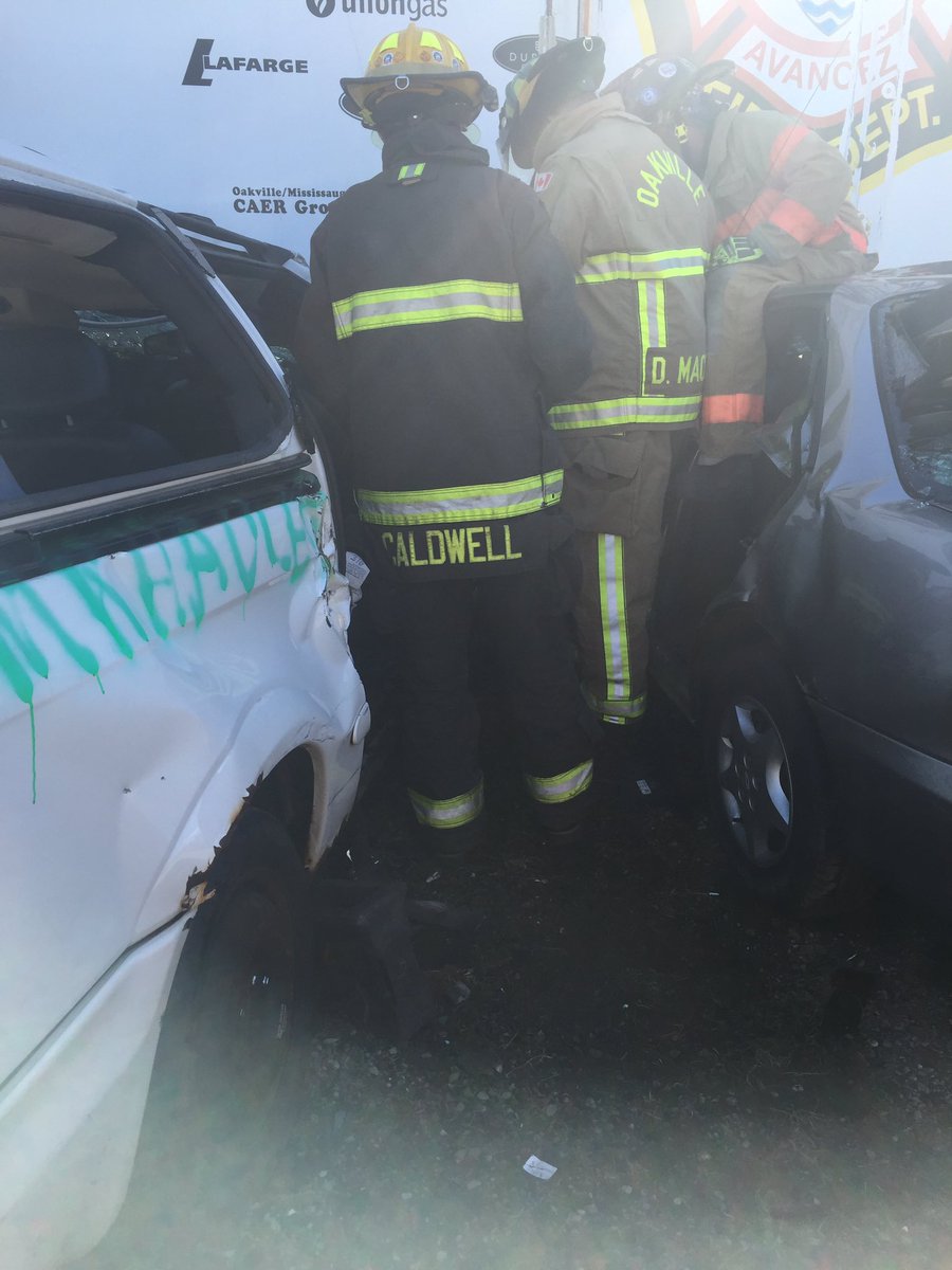 RoreePayment's tweet photo. Lots of fun with @JustinAADavison &amp; @jeff_c77 at the @HolmatroRescue Experience today hosted by @oakvillefire https://t.co/oAkKQoqIaW
