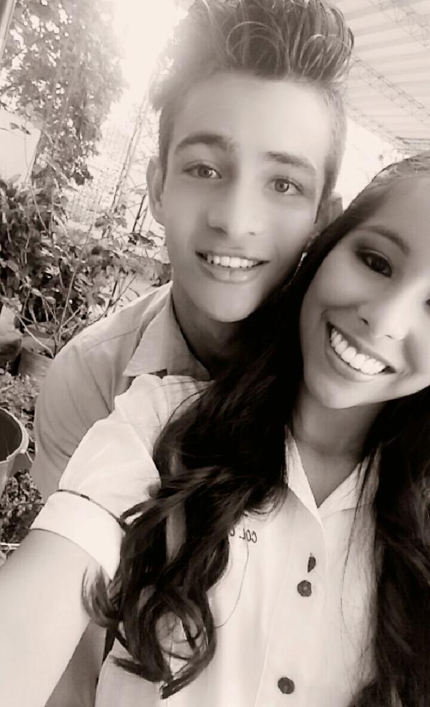 Yuly06_20's tweet photo. Te amo mi vida❤
#bestfriends 😄 https://t.co/iSLFFzPjH7