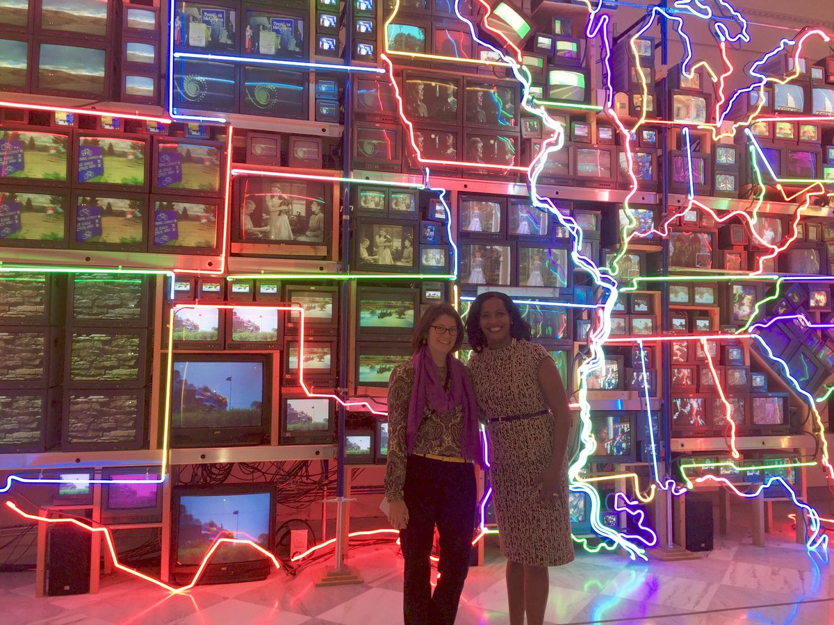 Teacher of the Year <a href="/JahanaHayes/">Jahana Hayes</a> visits <a href="/americanart/">americanart</a> with J.Marsh for today's teacher wkshp 'Art &amp; the African American Experience' #NTOY16