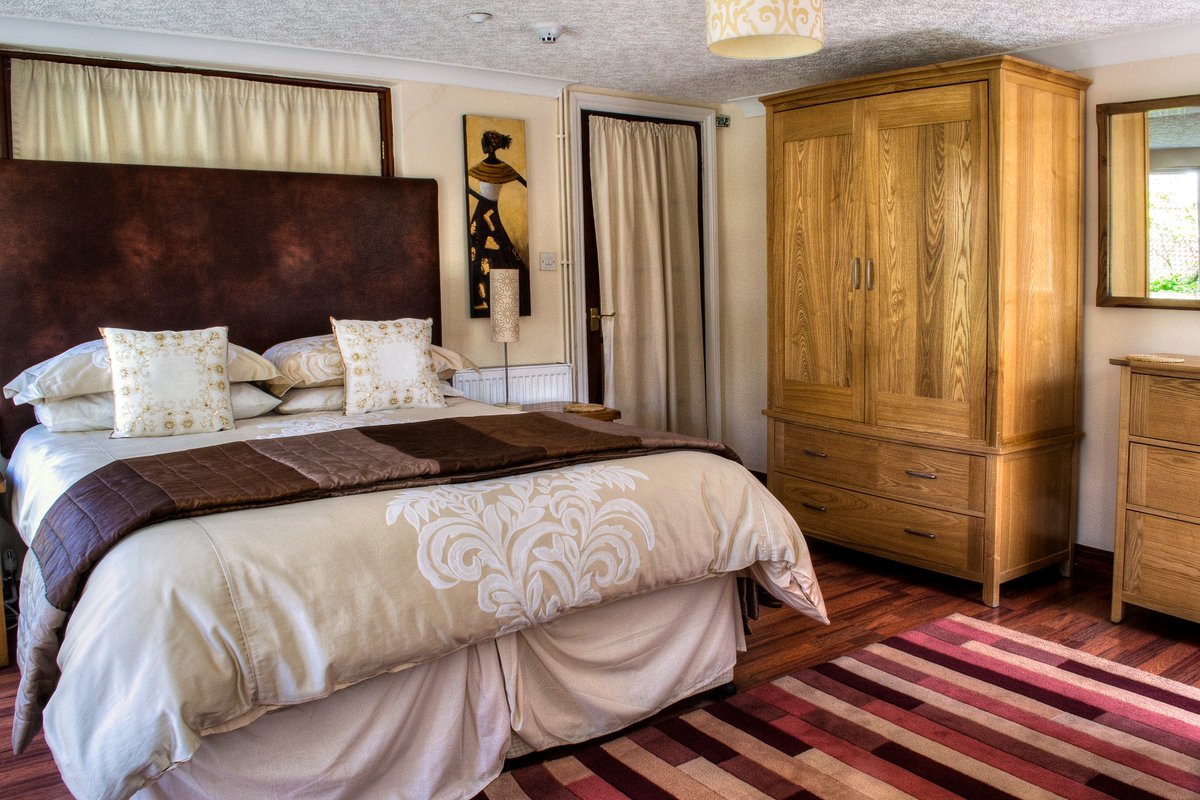 Evening #southporthour we offer 5 #selfcatering #holidayapts #insouthport we have some #availability #halfterm @spookport <a href="/visitsouthport/">Visit Southport</a>