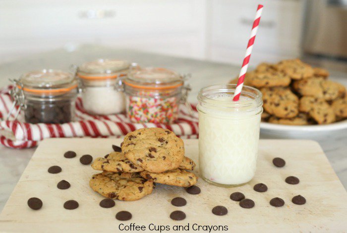 CoffeeandCrayon's tweet photo. Chocolate Chip Pretzel Cookie Recipe sponsored by @CountryCrock https://t.co/QUKhnodDvX #ad #MakeItYours #cookies https://t.co/6Eirqf90cv