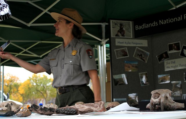 BadlandsNPS's tweet photo. #GeoscienceForEveryoneDay exploring careers in our dynamic and changing planet. #ParkScience https://t.co/9qzGE3aVOI