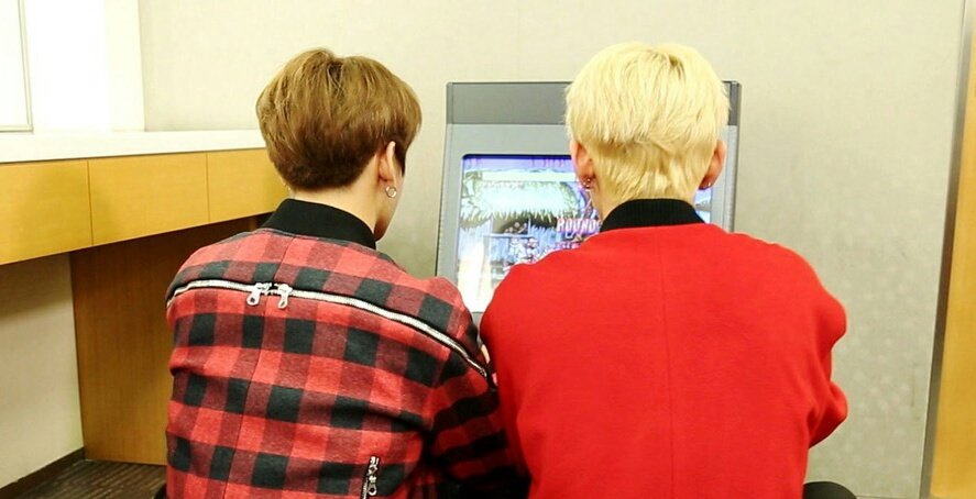 TheMochiJimin's tweet photo. When your kids are playing video games instead of studying : https://t.co/uPlZVxBDUr