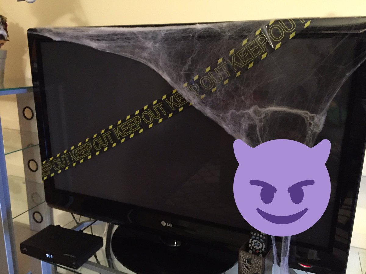 thecostumefilm's tweet photo. Wouldn't it be scary if that Ring girl came out of there? Creepshow! #thecostume https://t.co/qKYtSYwz8U