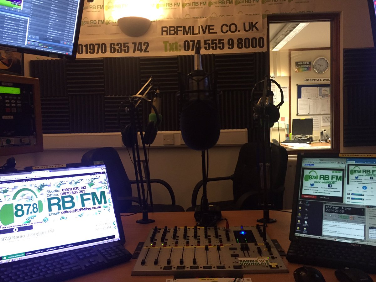 goodnightaber's tweet photo. We are live until midnight tonigh on @RBFMLIVE with @djsamt !!! https://t.co/q5nCETLvTa