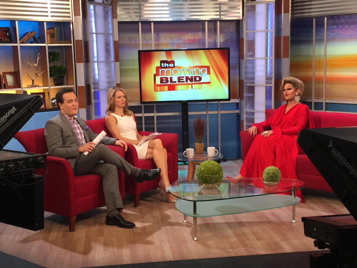 53XLV's tweet photo. Behind the scenes of @ShannelOfficial visiting the set of @KTNV @LVMorningBlend. #53X #VEGAS #LasVegas @ParisVegas https://t.co/9wOztfGXuQ
