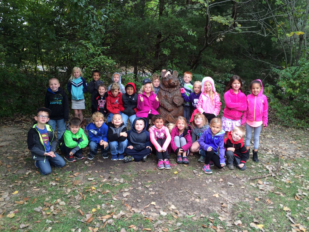 diana_harmony's tweet photo. Dillon Nature Center was great!  Windy and cold, but we learned a lot about spiders!🕷 #UVlearn https://t.co/zxLS0WlJIe