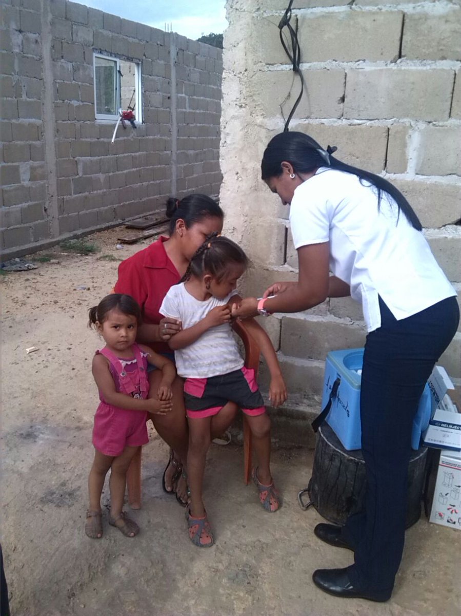 SGGGUARICO's tweet photo. Gracias a @rerchacin #RevolucionSaludableEnGuárico #Guárico2016 llegó a la comunidad indígena Chaparralito #Cabruta https://t.co/ZrCYGRPgce