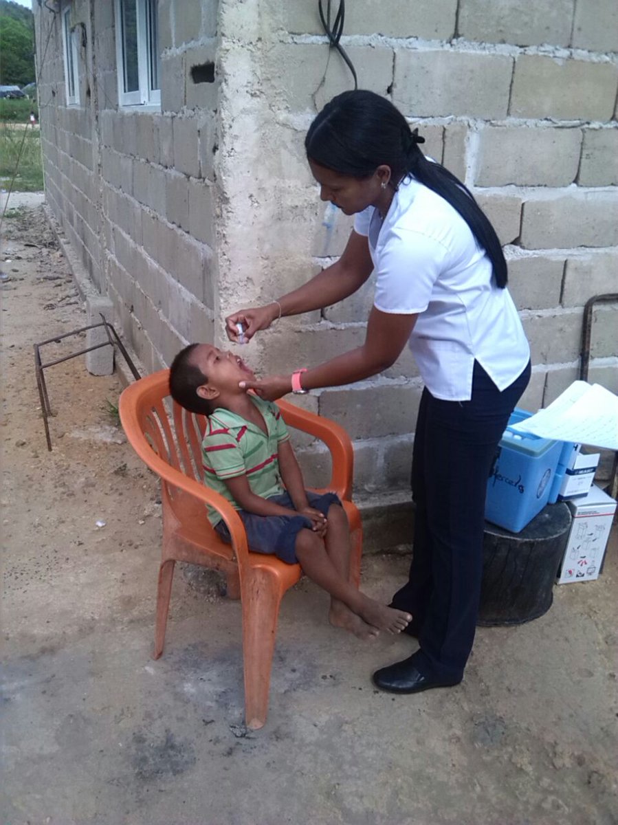 SGGGUARICO's tweet photo. Gracias a @rerchacin #RevolucionSaludableEnGuárico #Guárico2016 llegó a la comunidad indígena Chaparralito #Cabruta https://t.co/ZrCYGRPgce