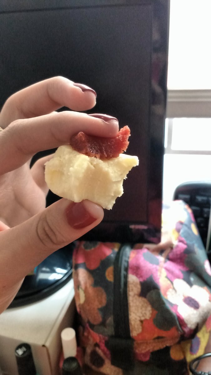 blankawarrior's tweet photo. ¿Conocen a Dios? Se los presento #BocadilloConQueso https://t.co/sdclAn88Vx