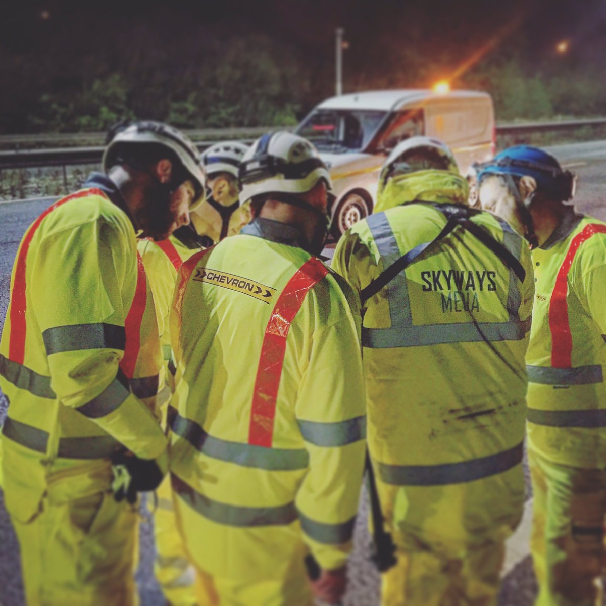 Loving guys <a href="/ChevronTM/">Chevron Traffic Management</a> who are taking a real interest in the filming tonight. #drones #highways