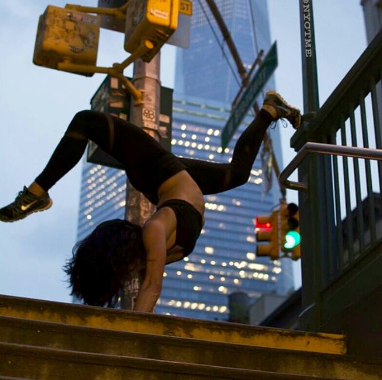 NancyRosePerf's tweet photo. .@jenrufo reppin #NancyRosePerformance in #NYC #streetyoga #love https://t.co/bsTXVe8DnF