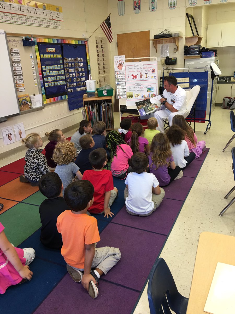 VBMsKeough's tweet photo. Celebrated the Navy's 241th Birthday! Awesome to have the sailors come in and read to our Kindergarteners! @SierraCBlake #jbd #jbdrocks https://t.co/4ACqdFox8y