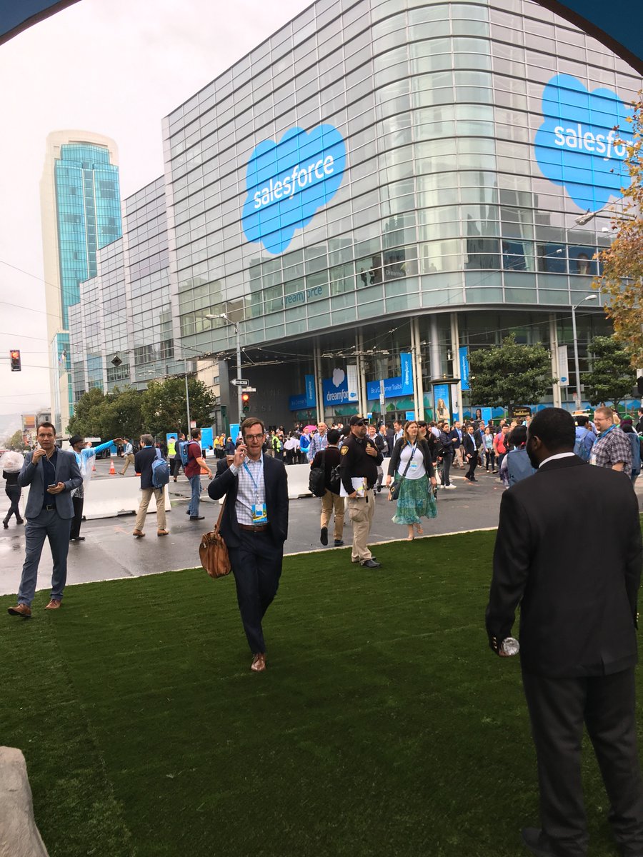 technaglass's tweet photo. We are proud to let our customers know that we are associated with one of the largest cloud computing companies in the world #Dreamforce2016 https://t.co/Ji6hTypbUm