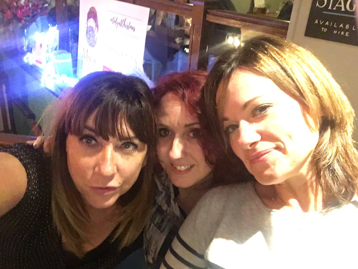 ProHairMag_Nic's tweet image. Night out with friends #truevalues @Moreliemoo @HJi_Ruth @ProHairMag