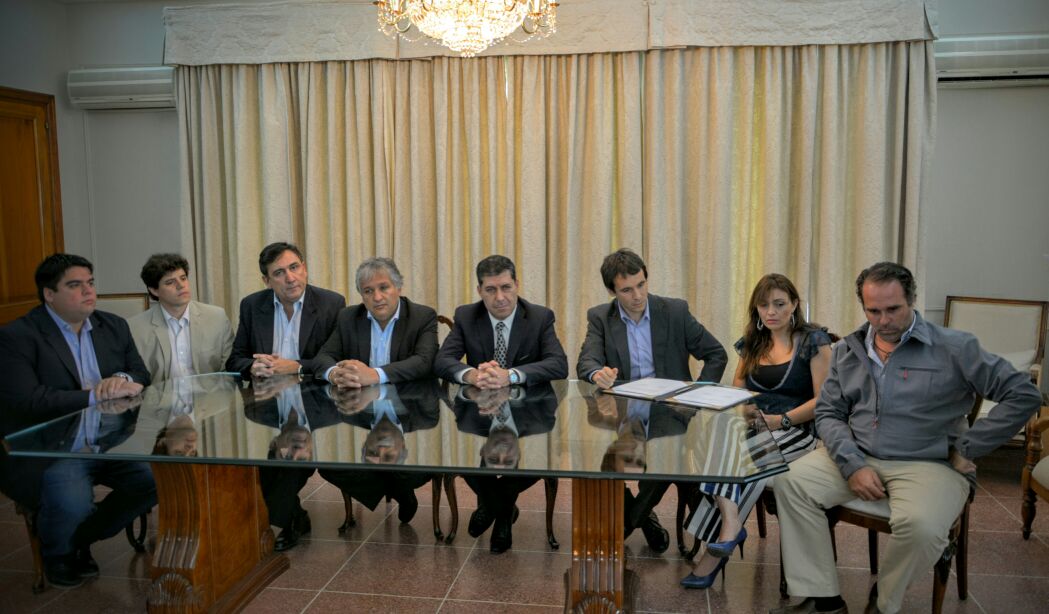 vita_soluciones's tweet photo. Orgullosos de firmar el Convenio para la Renovación del Est. de Vargas. @SergioGCasas @nestorgbosetti @MiguelDinopulos @albapatricialr https://t.co/ZymjZst6ZV