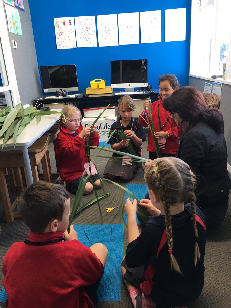 Neil_NPS's tweet photo. Flax weaving #imagineNPS https://t.co/cHjCcZsMCc