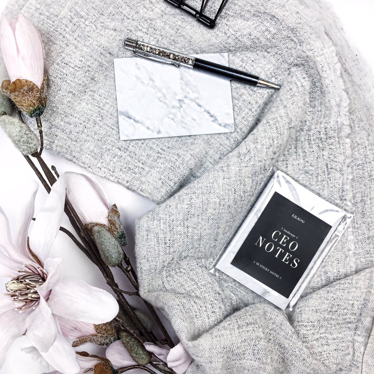 ellaiconic's tweet photo. Sticky notes just better!👌🏻 #marbleaddict #fashionlover #girlboss #ceonotes #entrepreneur #style https://t.co/TEyENNcSSZ
