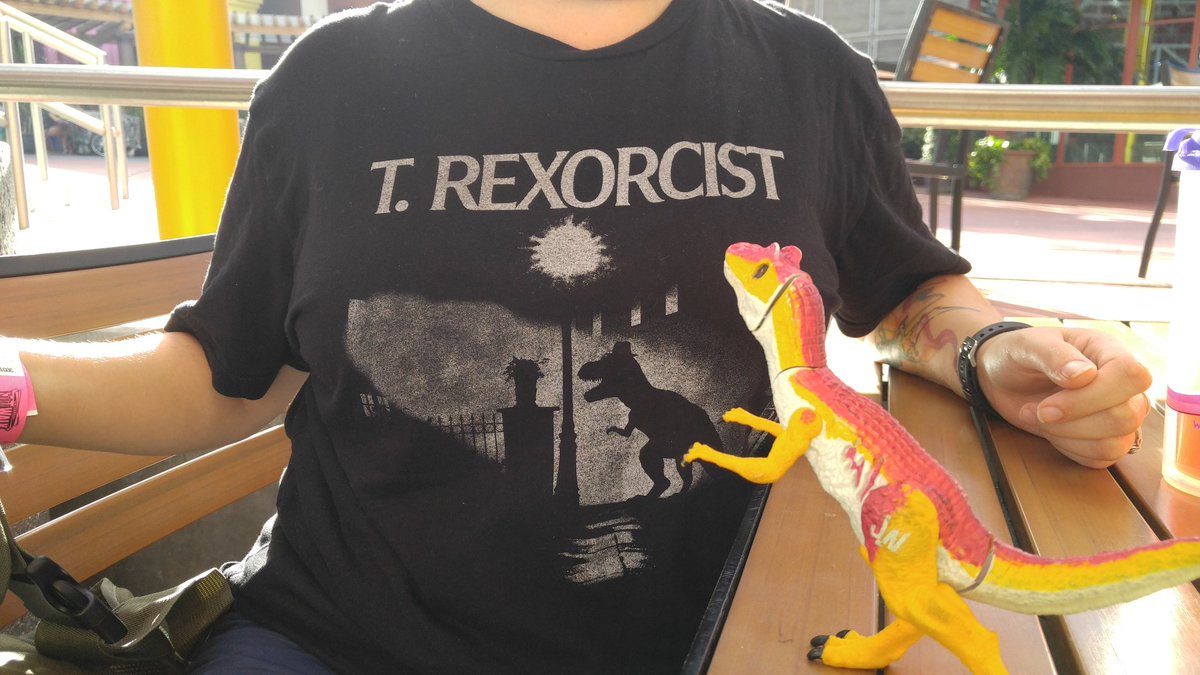 Mr_Allosaurus's tweet photo. I just met someone with the best shirt EVER!! #exorcist #hhn26 #spooky #adventuresaurus https://t.co/kReRWwkNcE