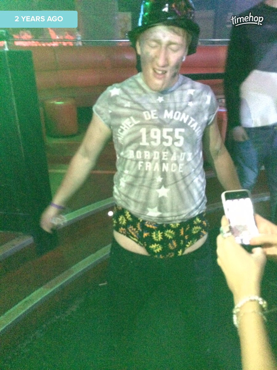 AlbertToulson's tweet photo. When life's tough just think at least your not @jimiwhufc https://t.co/MKN3GuLRds