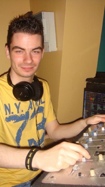 MrSimonHealy's tweet photo. #TBT 2009 #DJSimon 😎 https://t.co/bQzXP4amLs