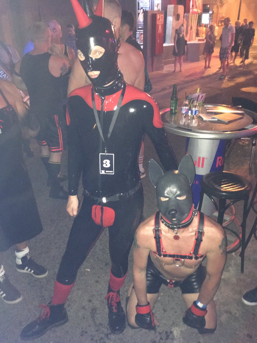 RubberSonic's tweet photo. .@RubberSonic and @CodyPupUK doing Mr Fetish came 4th 😜
Big thanks to everyone including
@ReconNews 
#constructionbar 
#Boxer 
#fetishweek https://t.co/0OGNkIDBnX