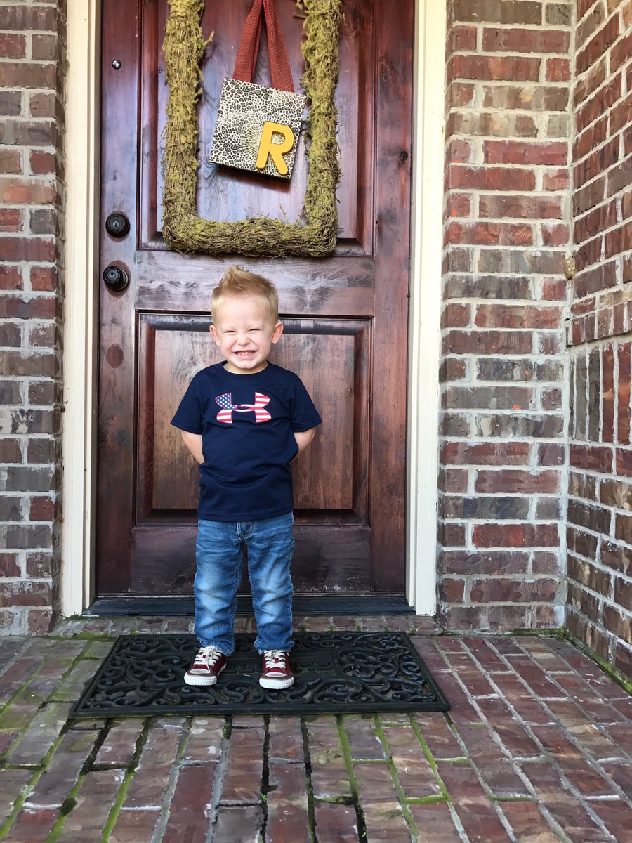 ratchrose's tweet photo. I guess he likes the shirt I bought him😍😍 my heart could explode ❤️❤️💕😘😍 https://t.co/VWRBGDoTIH