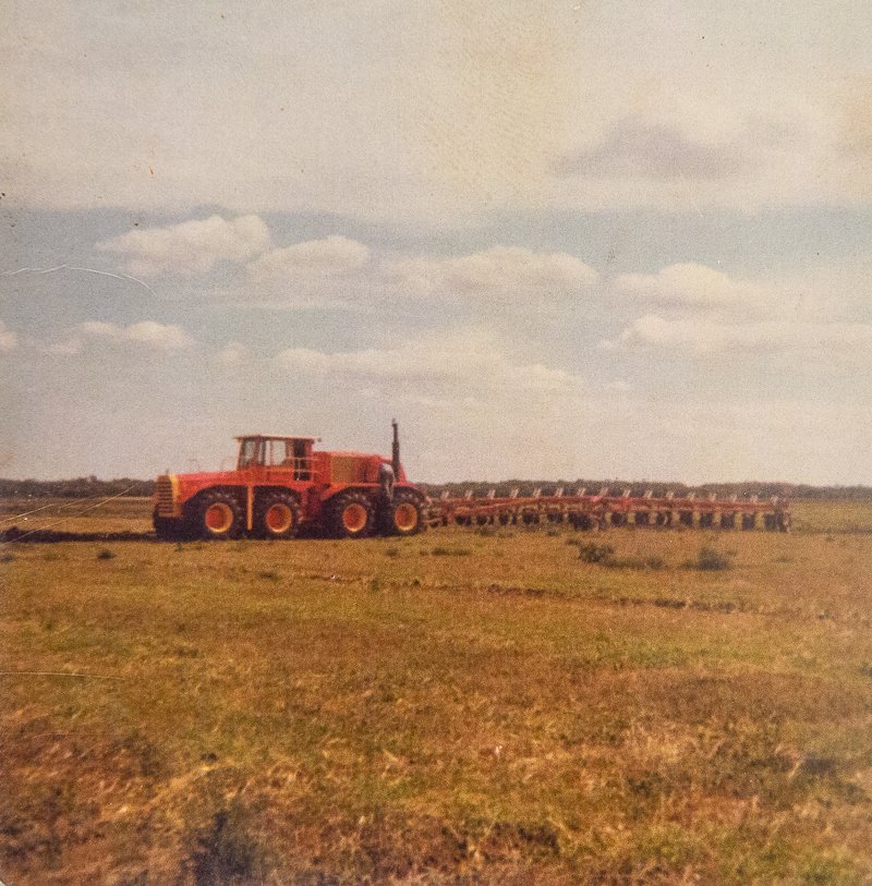 Versatileag1's tweet photo. Throwback Thursday time, here's an extra rare photo of Big Roy in action! #TBT #Versatile50 https://t.co/e6vNMVFovY https://t.co/irXCRK5S52