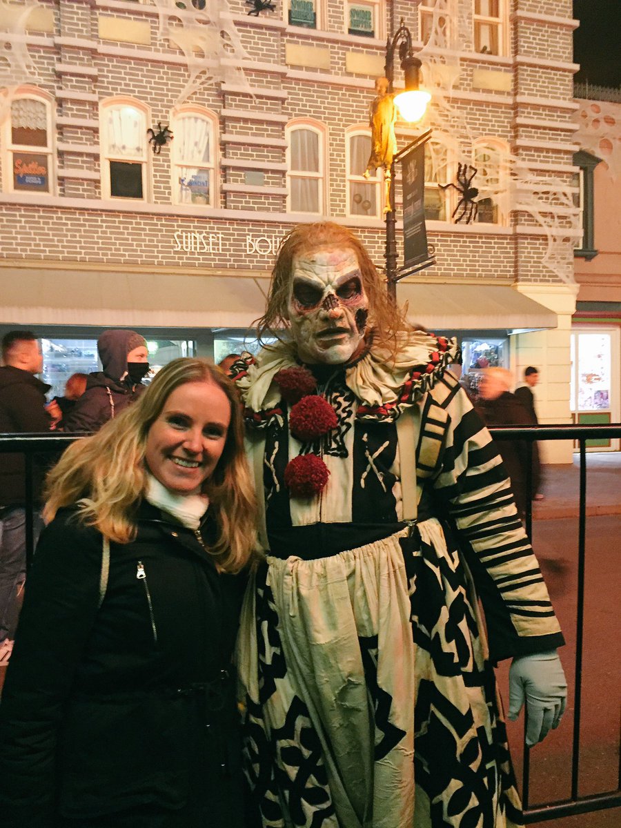tessamaessen's tweet photo. Gelukkig bestaan er ook nog leuke horrorclowns! #HHF18 https://t.co/t5wz0UMTZ4