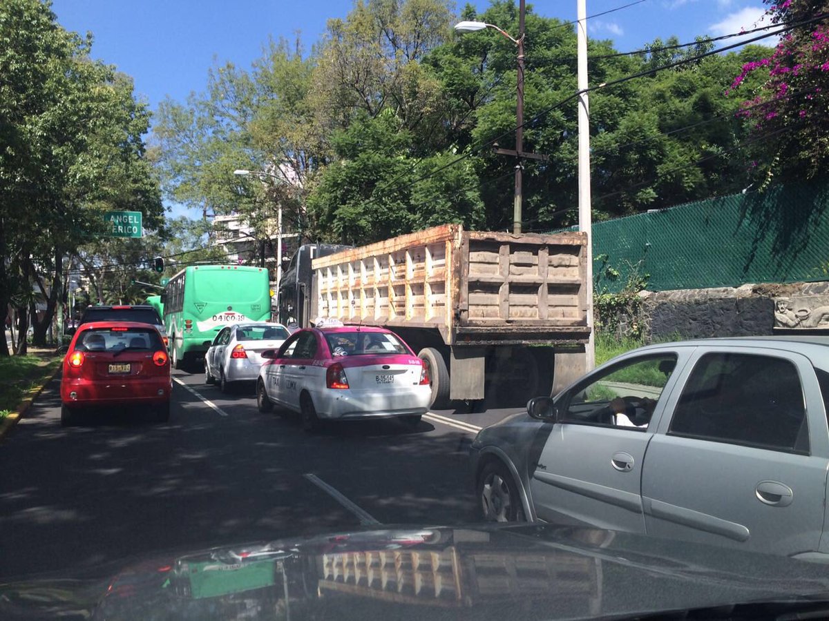 fotogabyluque's tweet photo. @inveadf por favor necesitamos que vengan a revisar obra en predio sobre Miguel Angel de Quevedo 99... urge!!! https://t.co/RUAzDWLPZa