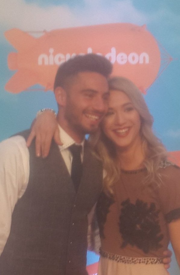 envivo_com's tweet photo. Felices Y Enamorados.Una de las perejas con mas fanáticos @flor_vigna &amp; @NicolasOcchiato en los #KCAArgentina2016 https://t.co/BHyTju8S27