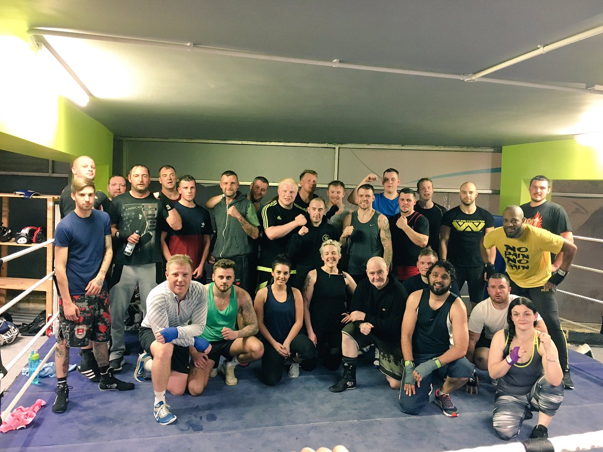 1stCWCB's tweet photo. 12th November @MagnaScience &amp; all raising money @BluebellWoodCH another great sparing session tonight,keep pushing your selfs guys #charity https://t.co/BJaH0mPNVm