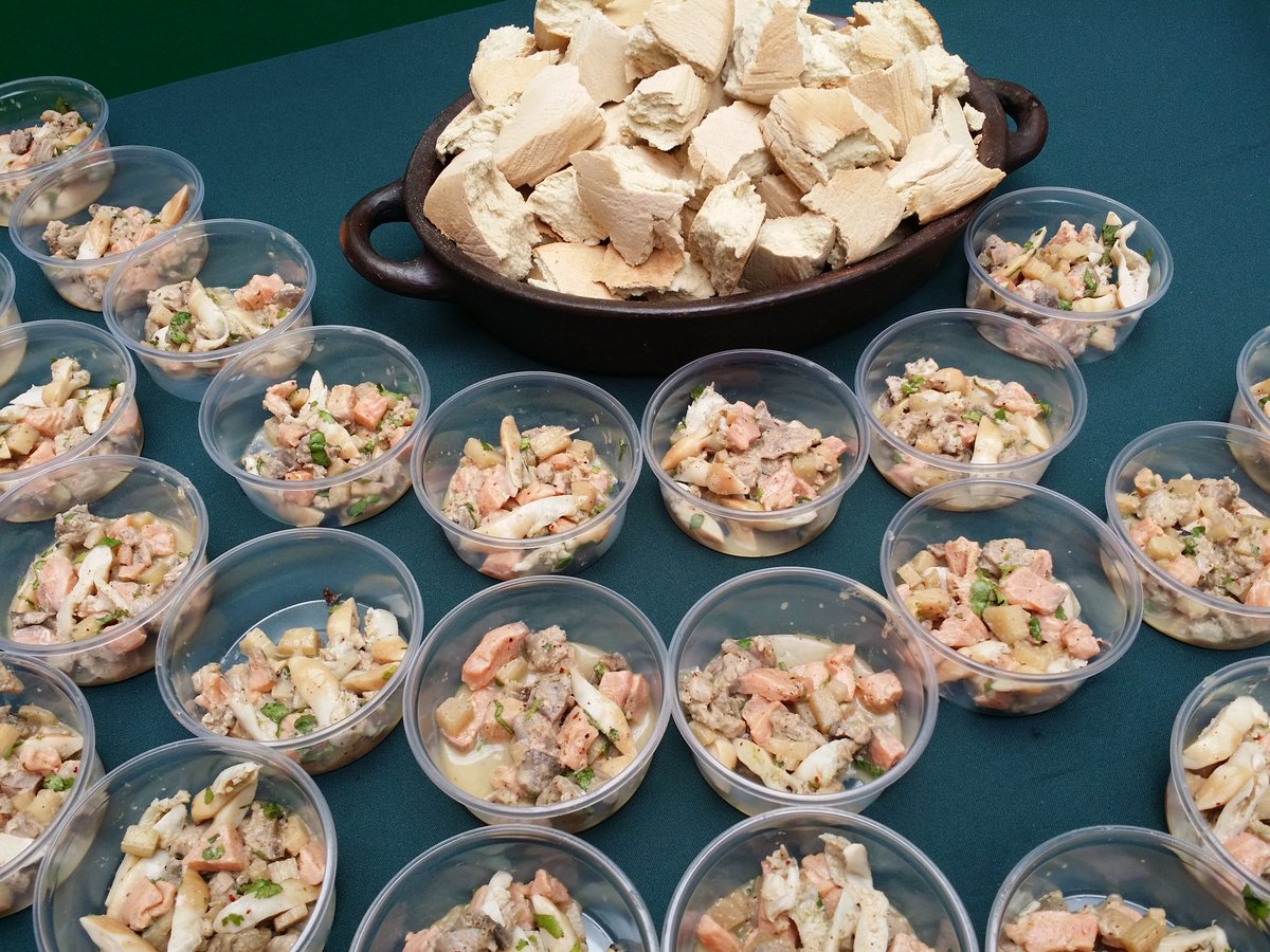 pacific_blu's tweet photo. Degustación con pescados y mariscos #Alcopa de @pacific_blu , en la final de la Semana Gastronómica del Liceo Técnico C-25 de Talcahuano https://t.co/uhEBdfic0e