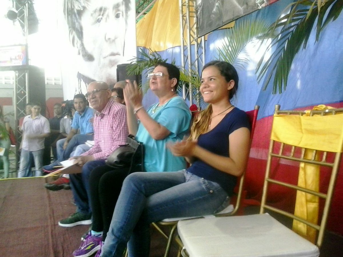 SGGGUARICO's tweet photo. ¡Lucha y batalla mi pueblo! || #Guárico Debatio en  Apoyo #Presupuesto2017 https://t.co/DHl7OBXCn9