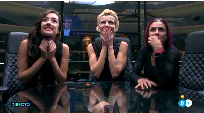 ghoficial's tweet photo. Pronosticando la compra semanal: "Chocolate, decoloración, tinte rosa y bollos". Gran variedad😂😂 #Gala6GH17 https://t.co/fuUcve2W0u