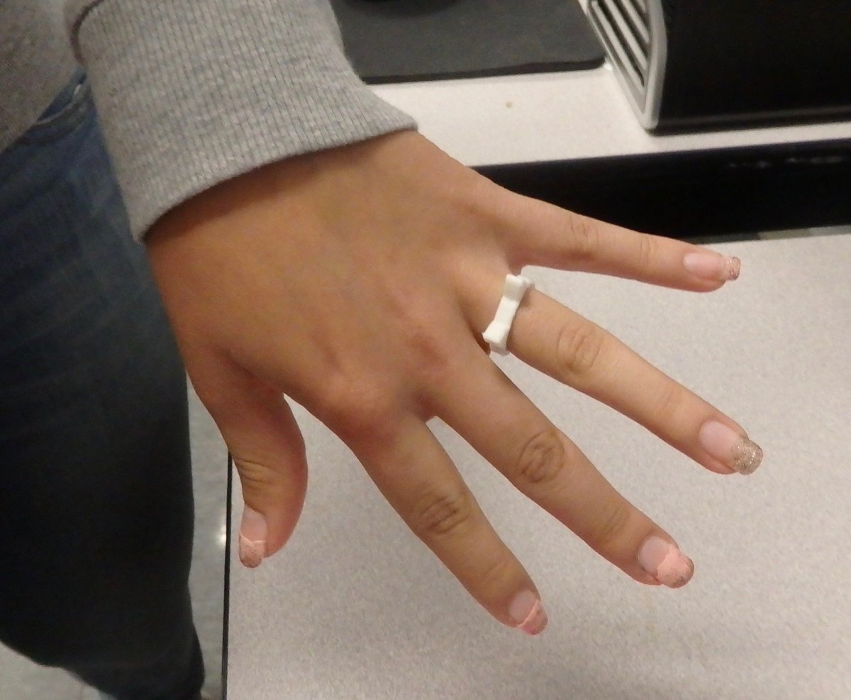 HT_MediaCenter's tweet photo. Several cat rings were made, as was the symbol of Deathly Hallows
#makerspace #hthsnews #makerbot https://t.co/8jgPaX9g9p