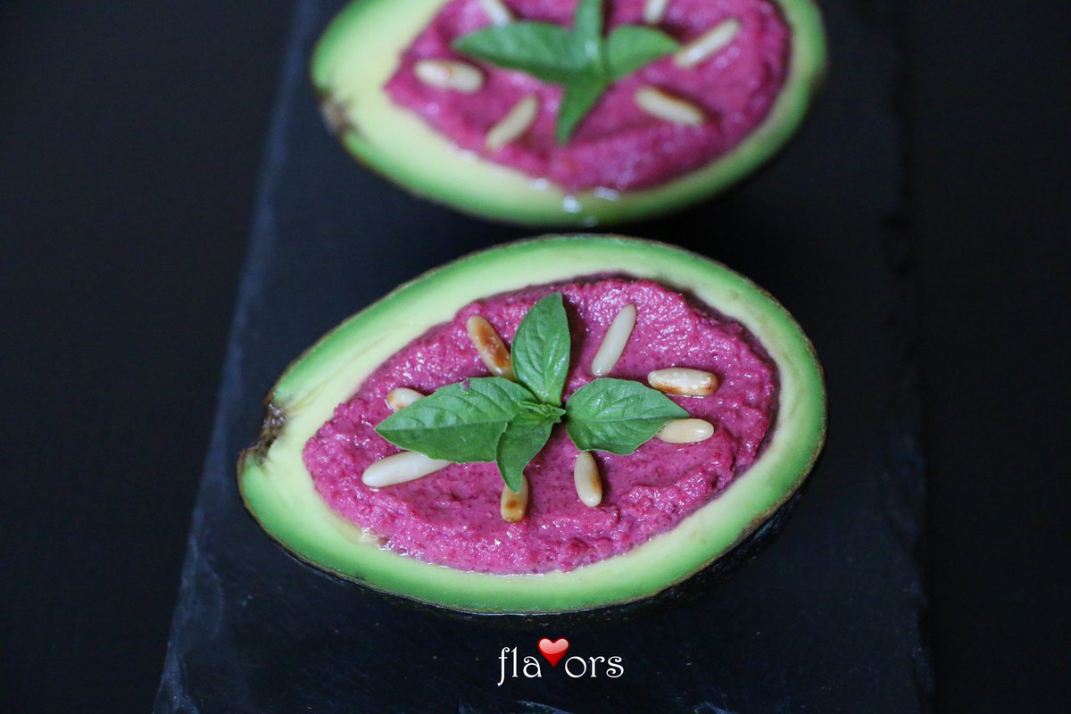 💜 BEETROOT HUMMUS 💜
Even better served in #avocado !!Shooting my latest video !
#vegan #hummus #healthyfood #foodie #yummy