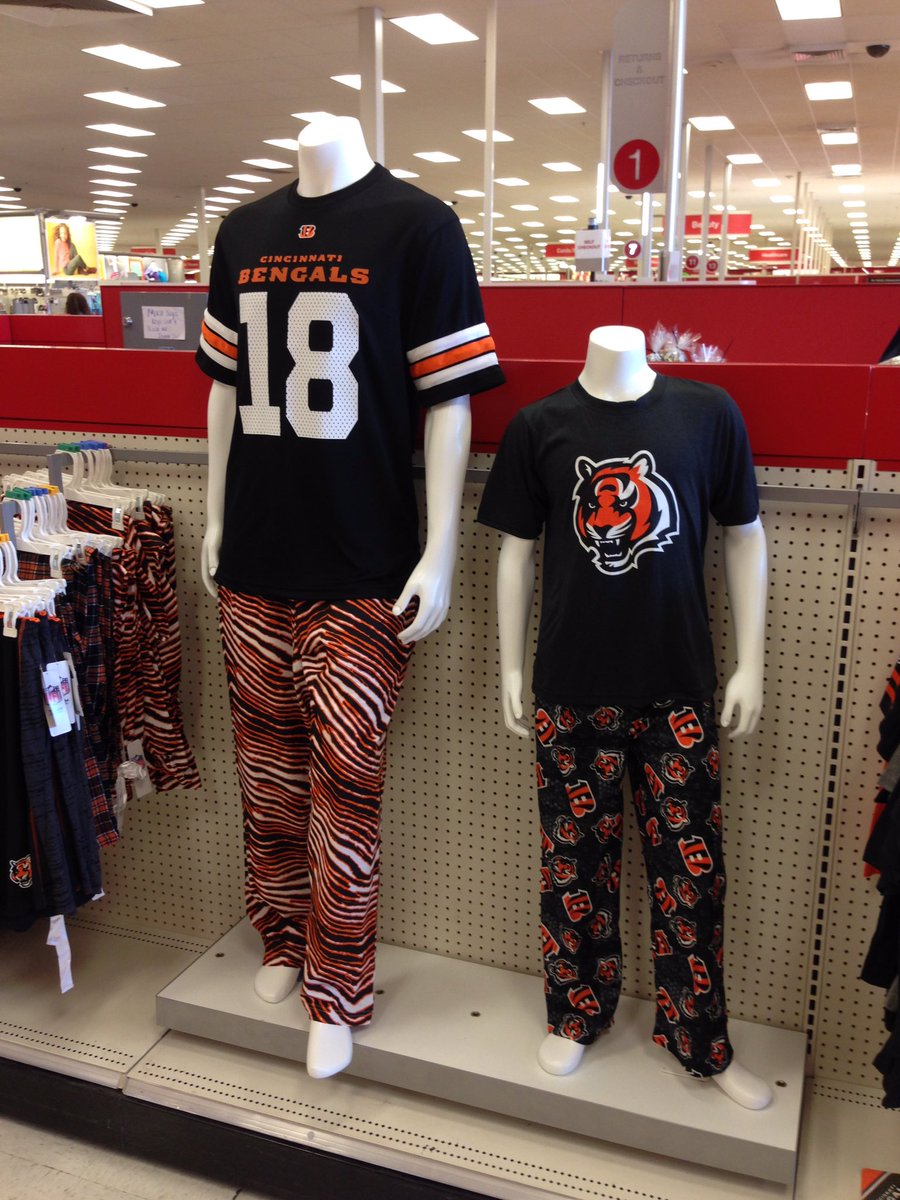 I love when my VMTL merchandises, but I love it even more when it's Bengals themed! @I_Tob26 <a href="/HopkinsLauren3/">Lauren Hopkins</a> <a href="/EmilyConover1/">Emily Conover</a>