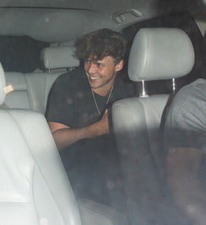 5SOSesp's tweet photo. Ashton en The Nice Guy (LA) hace un par de días https://t.co/ybYCdbpPEg