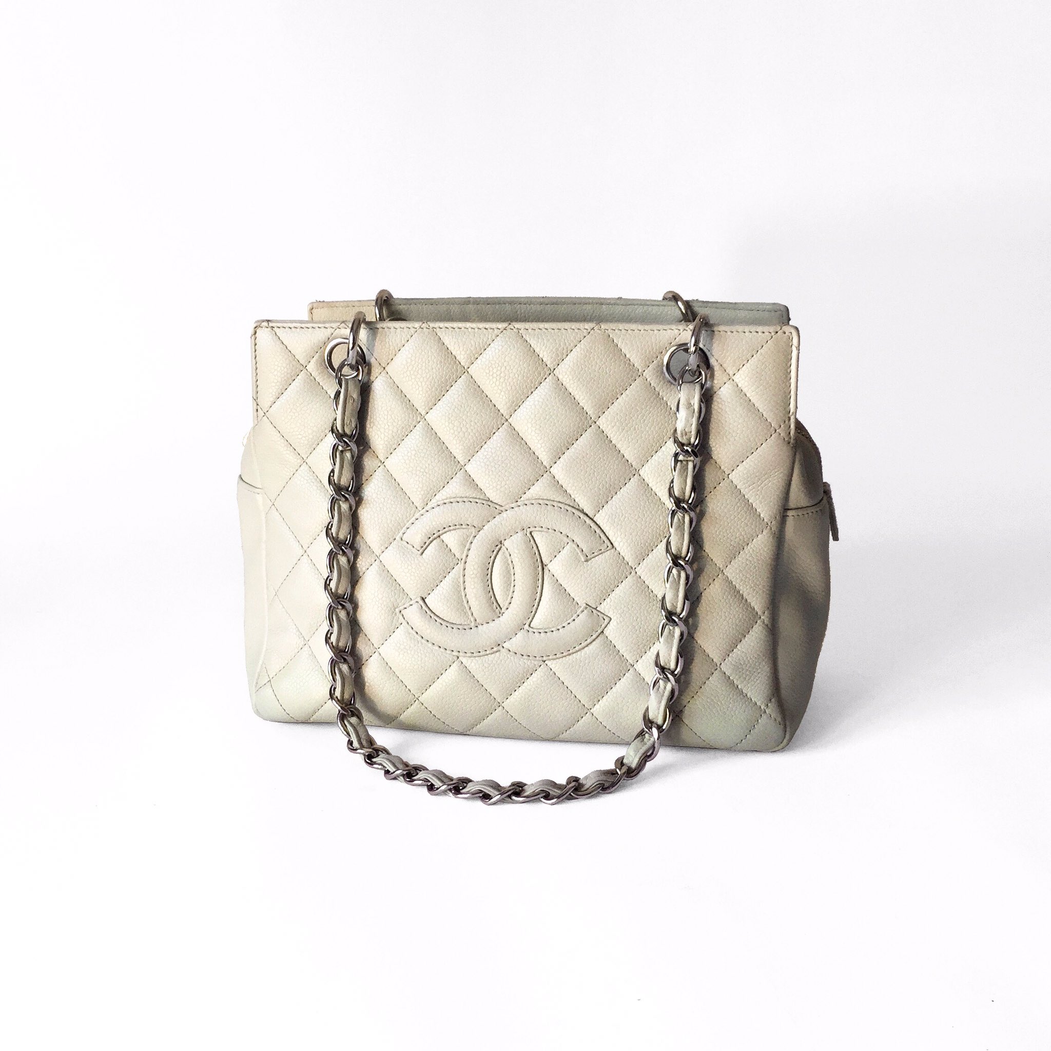 10 Things You Might Not Know About Louis Vuitton's Iconic Handbag History -  PurseBlog