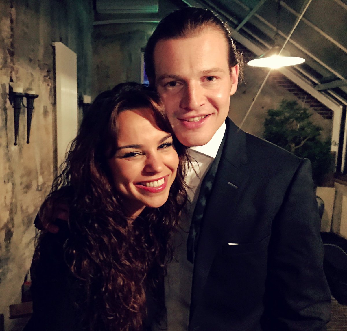 Vanavond filmde ik voor het goede doel met te gekke artiesten waaronder deze lieverd 😊#KWFBenefietdiner #arnhem <a href="/guidospek/">Guido Spek</a> #isamusicmedia