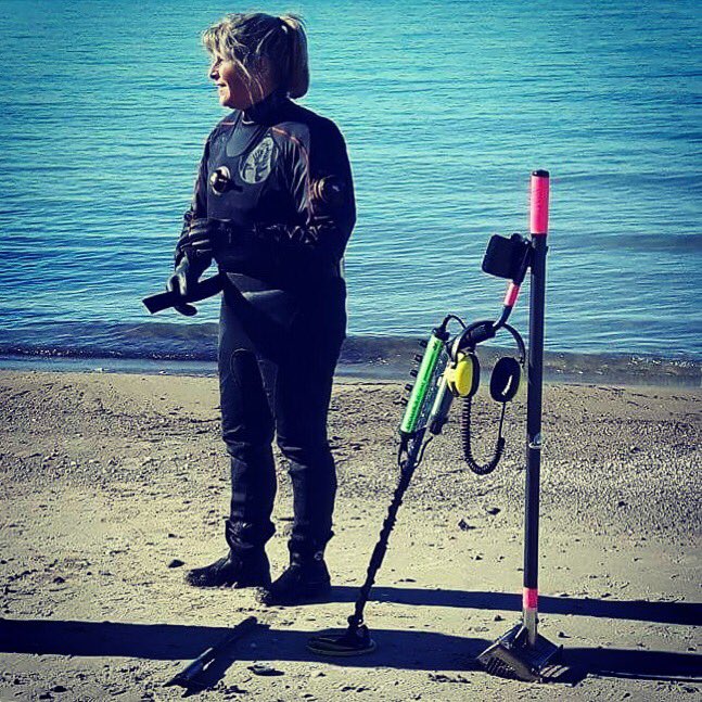 Detect4Charity's tweet photo. 1st use of my #drysuit for #scubadetecting #lostring #loveit #theringfinders #minelab #excalibur2 #Ontario https://t.co/brRwRKbg2c