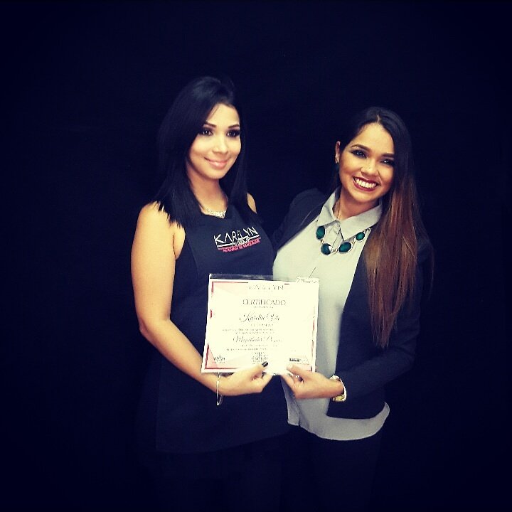 vierakarelin's tweet photo. Me gradueeeeee👏😊👌🏻🎓🙈👄💄#mastermakeup #makeuplover #makeupartist #karelinviera 💖💖💖 https://t.co/o4tIWGo838