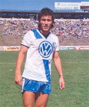 FutbolnPelotas's tweet photo. Hoy los honores son para uno de los mas grandes ídolos en la Historia del @PueblaFC 
FELIZ CUMPLEAÑOS CAMPEONISIMO, @bufalopoblete9 !! https://t.co/KBpYzmMFm1