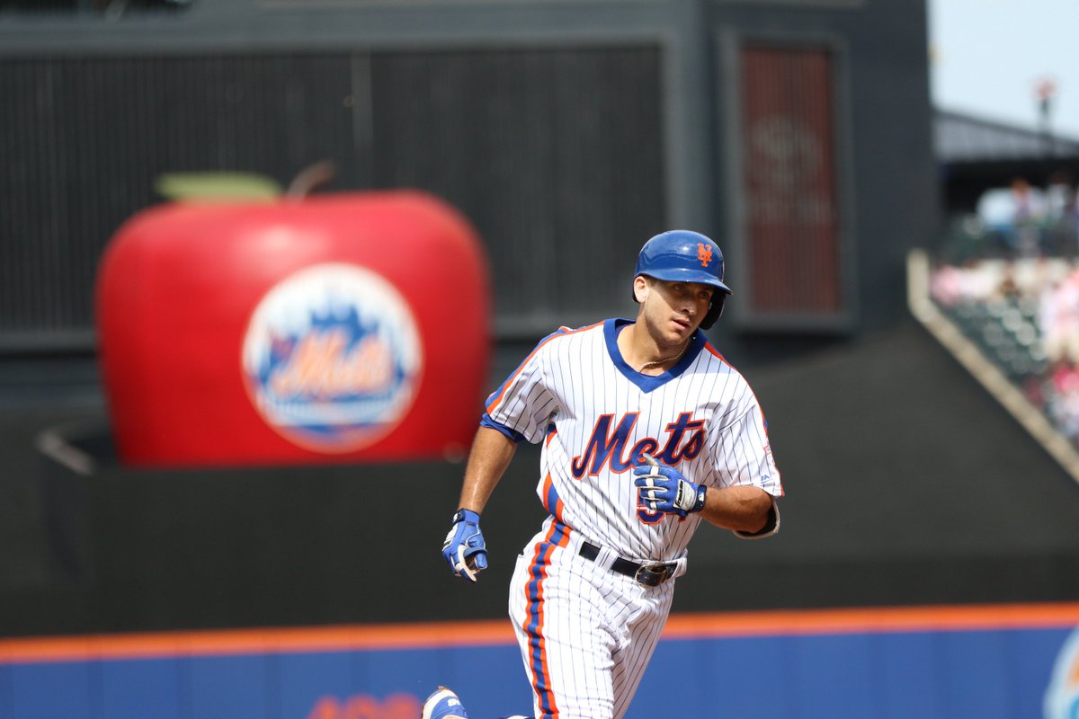 Mets's tweet image. Looking forward to more of this in 2017. 🍎 #LGM #RiveraRakes #HittingMachine