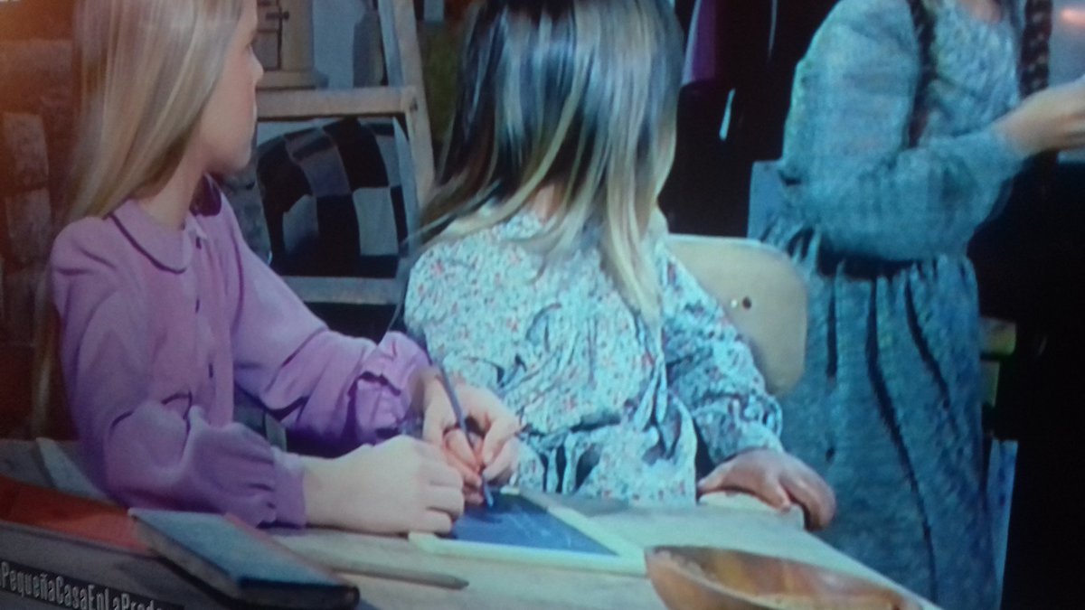 CR2011MARTINA's tweet photo. La tablet de antaño jajaja #LaPequeñaCasaEnLaPradera https://t.co/WDPL6sBMJP