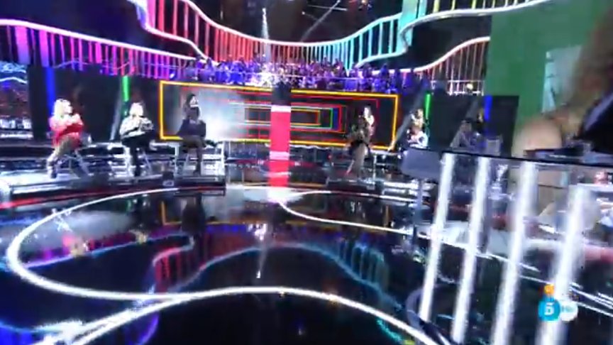 CF_MontseGH17's tweet photo. La puerta del plató abriéndose para Montse #Gala6GH17 #GHDirecto #Repescontse https://t.co/NGIqHzhPMY