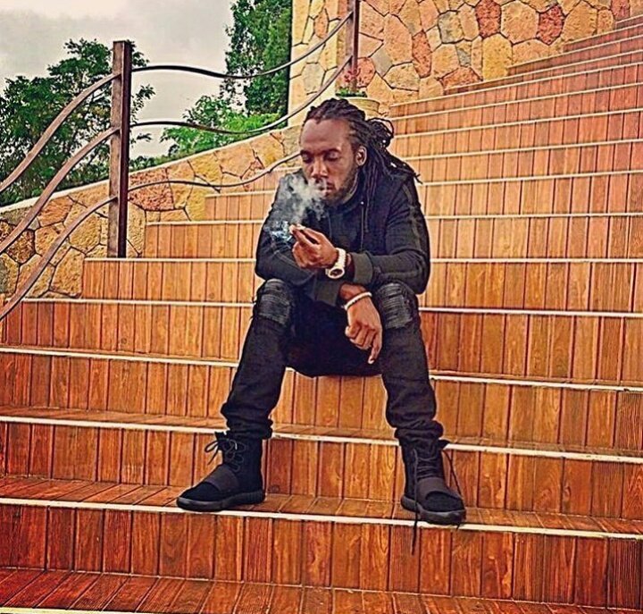 ArthurSTRONGarm's tweet photo. After me madda D son now me go pon d fadda,🔫🔫bombohole me outta road if u thnk u bad me wait till u com out #brawla https://t.co/yDAIEbMCsj