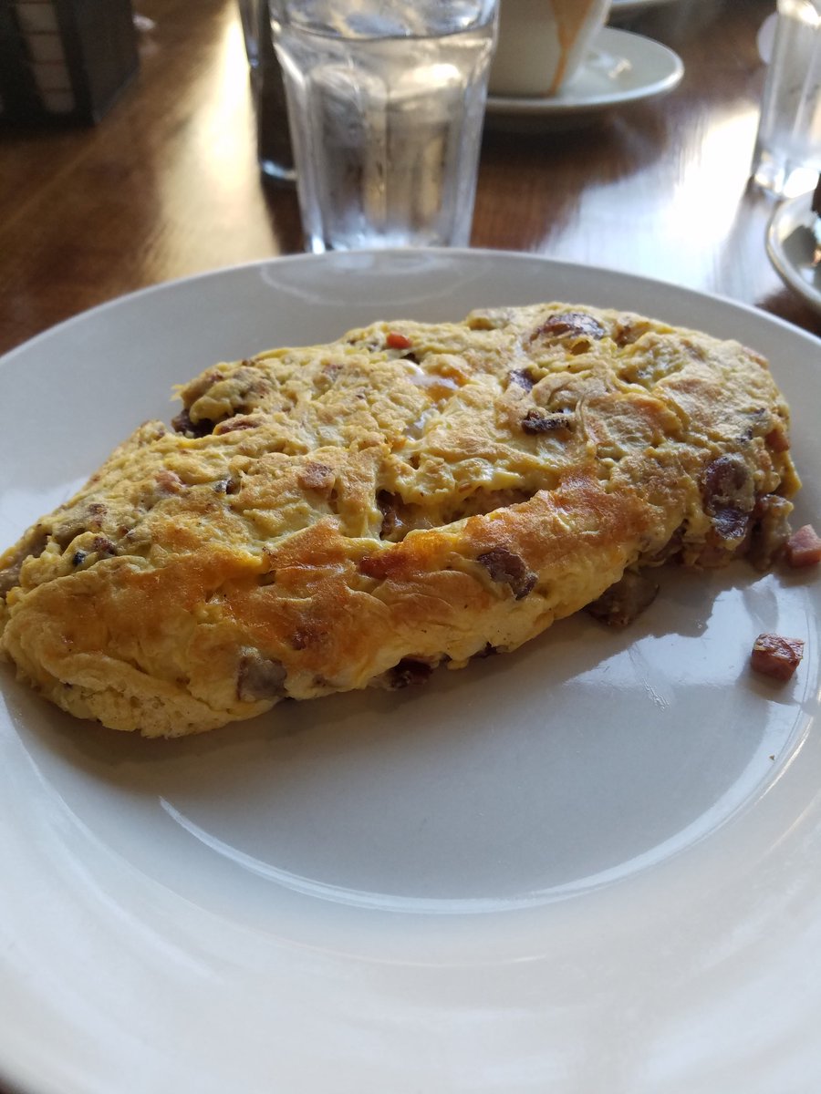 jennfreitag's tweet photo. Earlier today, best omelette ever. #keto #ketogenic #osclg #osclg2016 https://t.co/YbbAzLru1j