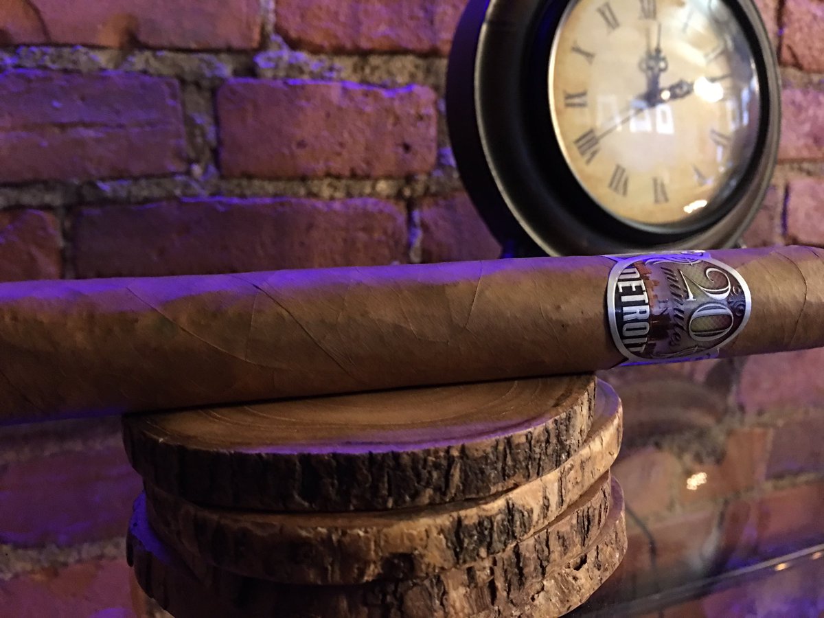 20mincigars's tweet photo. Enjoy your quality time!!!#20MinCigars #Detroit #DedicatedToDetroit #CigarSmoker #CigarLounge #CigarCity #smoking-cigar #Cigar aficionado https://t.co/L0Mxs3hoPO